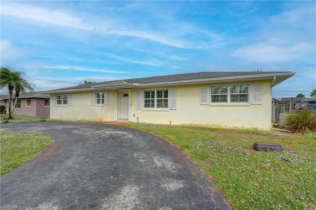 7217 Jasmine RD FORT MYERS, FL 33967