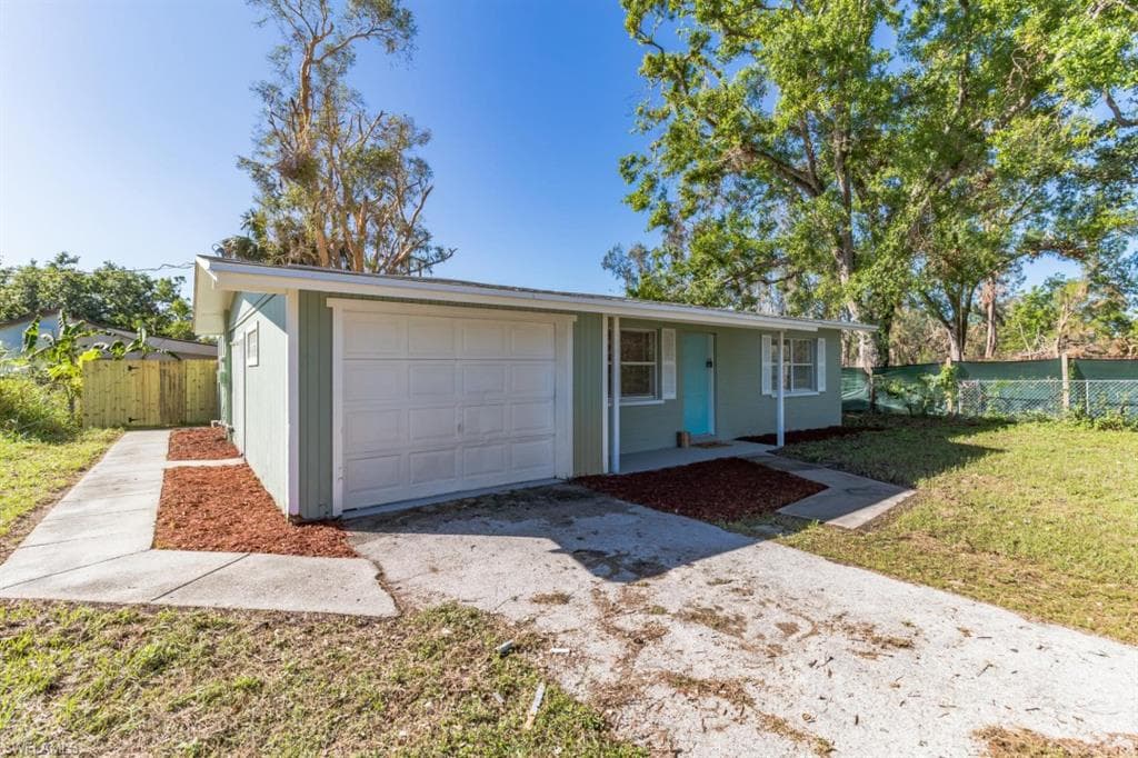 278 Lowell AVE NORTH FORT MYERS, FL 33917