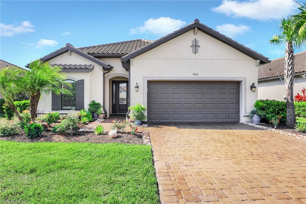 9123 Trivoli TER NAPLES, FL 34119