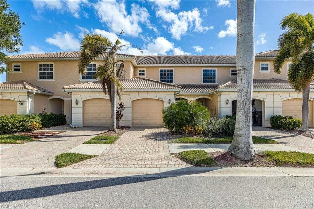 11705 Eros RD LEHIGH ACRES, FL 33971