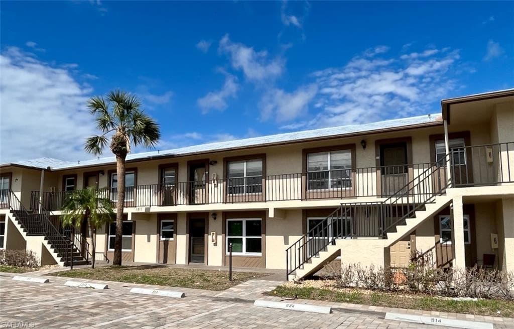 16007 Davis RD 913 FORT MYERS, FL 33908