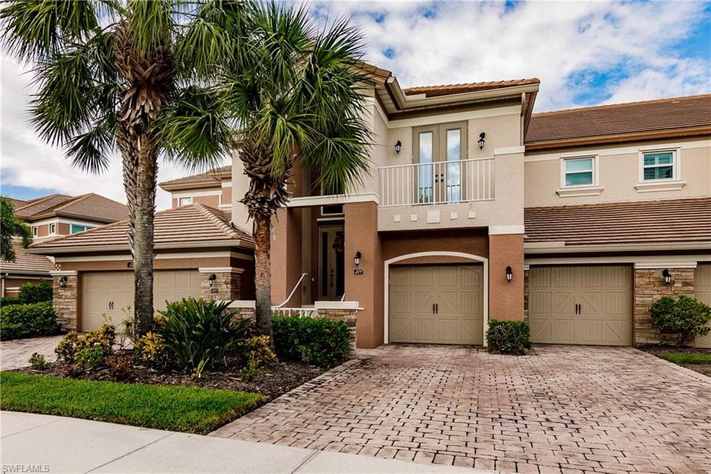 9208 Quartz LN 4-201 NAPLES, FL 34120
