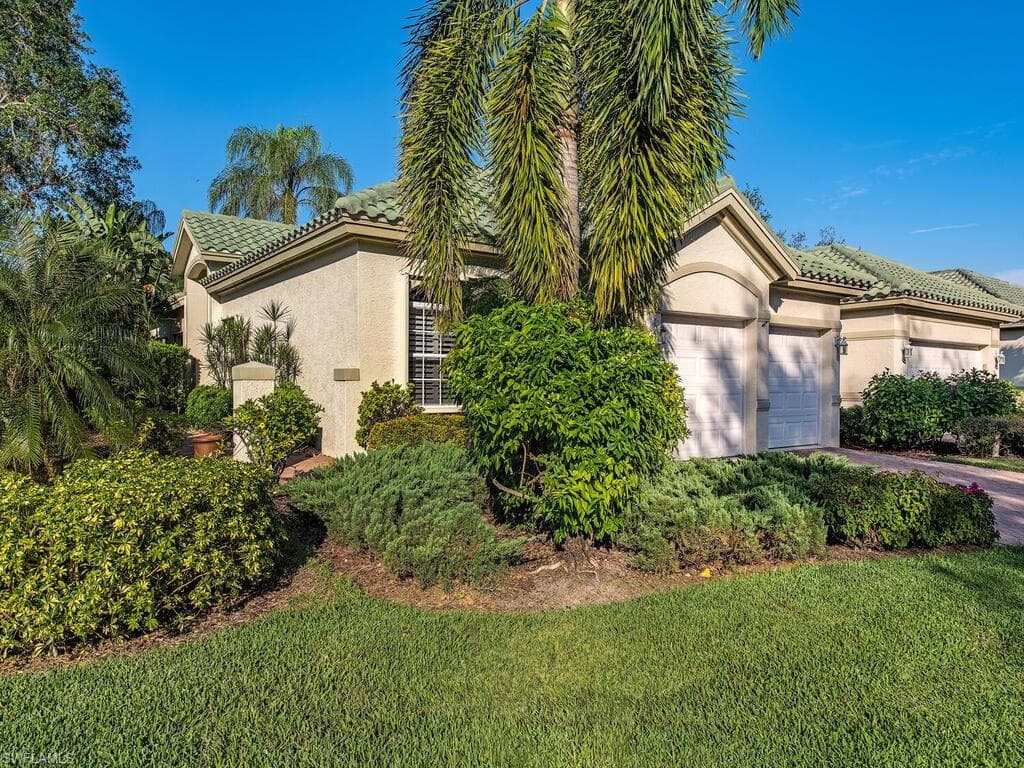 699 VISTANA CIR 44 NAPLES, FL 34119