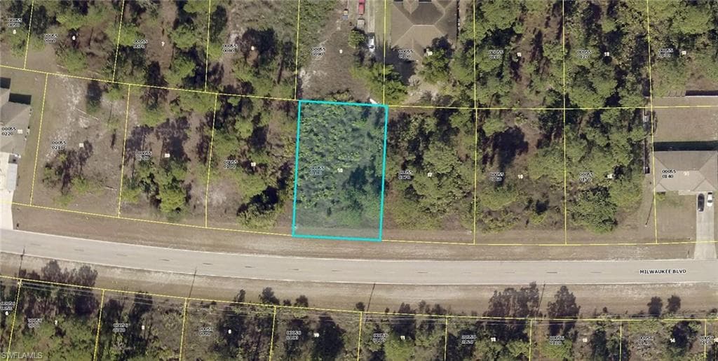 1035 Milwaukee BLVD LEHIGH ACRES, FL 33974