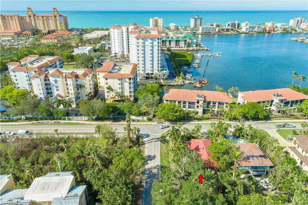 9100 Vanderbilt DR NAPLES, FL 34108