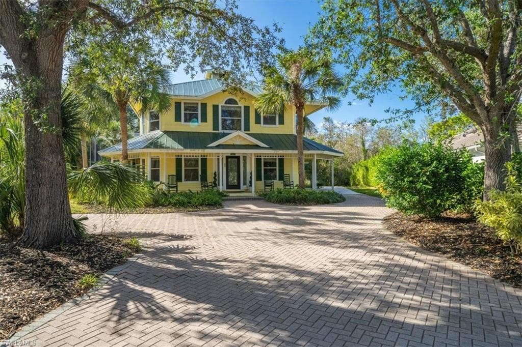 8131 Ronda CT NAPLES, FL 34109