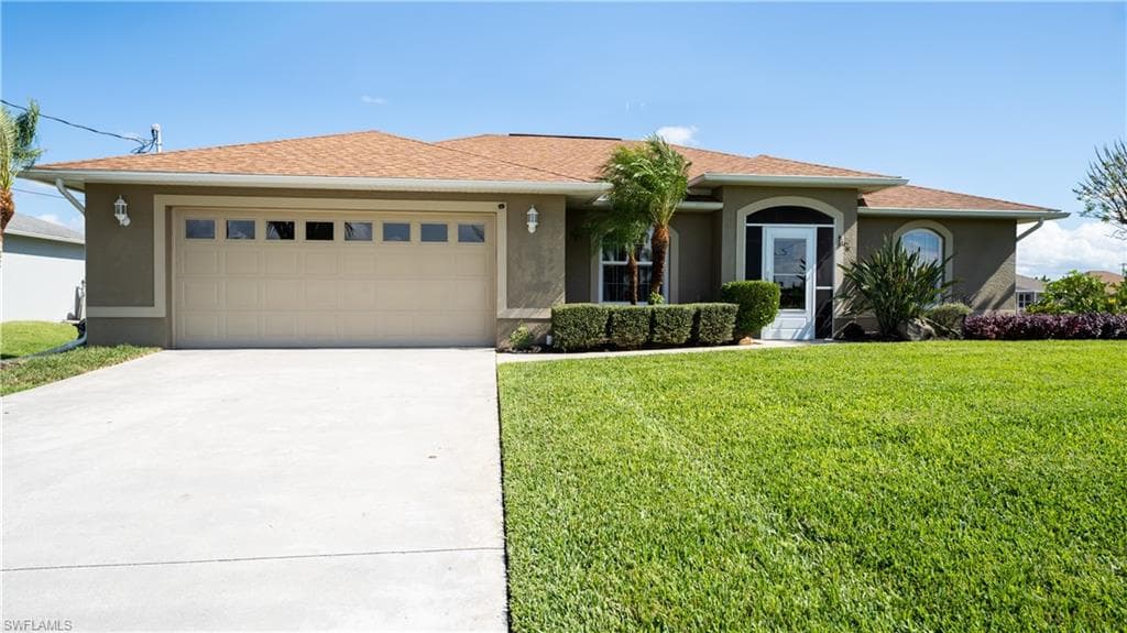 916 Champion AVE LEHIGH ACRES, FL 33971