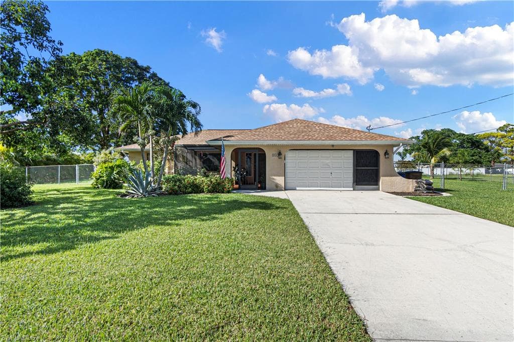 227 Schoolside DR LEHIGH ACRES, FL 33936