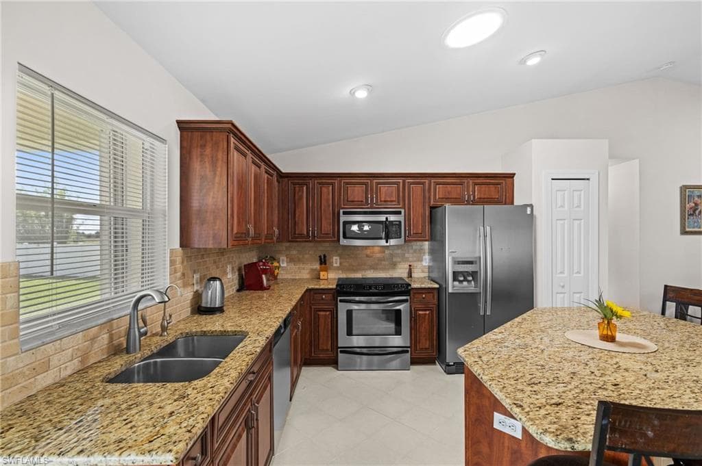 847 Nyasa AVE FORT MYERS, FL 33913