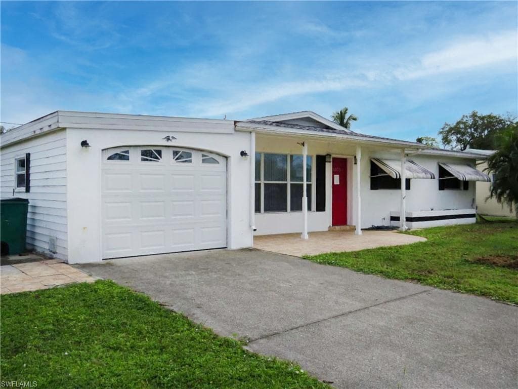 1052 Coconut CIR E NAPLES, FL 34104