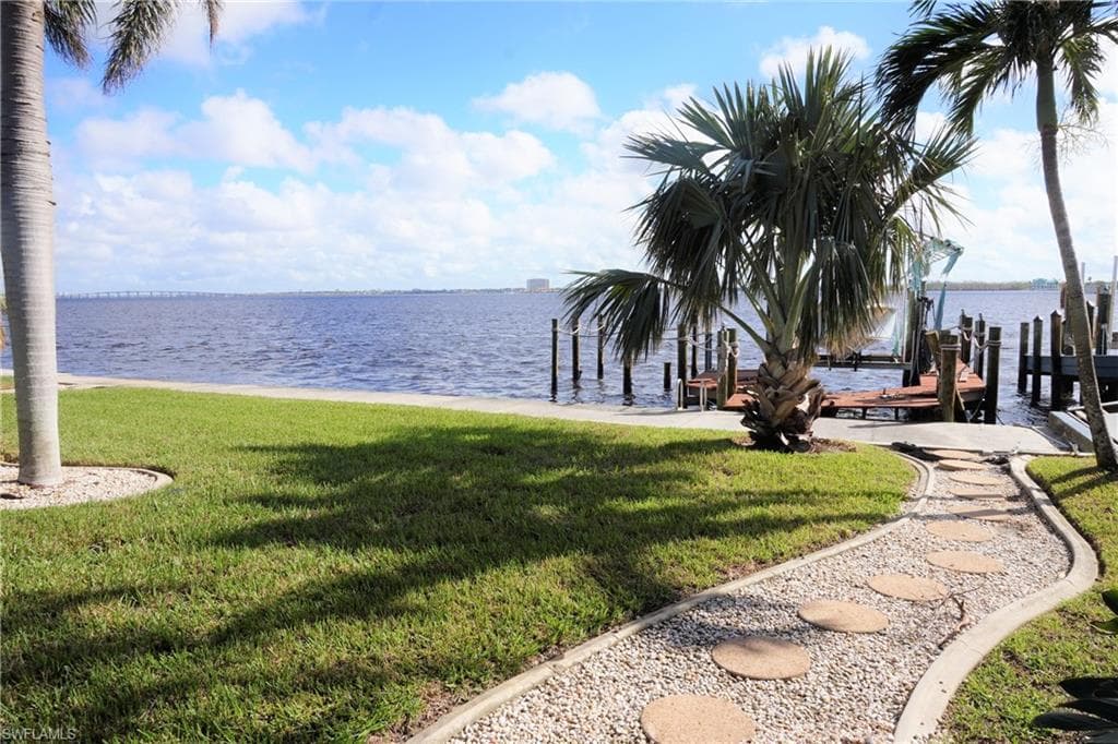 5761 Riverside DR CAPE CORAL, FL 33904