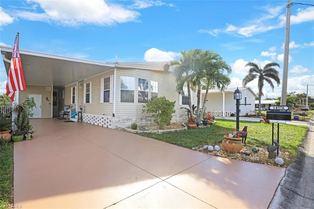 14576 Lara CIR NORTH FORT MYERS, FL 33917