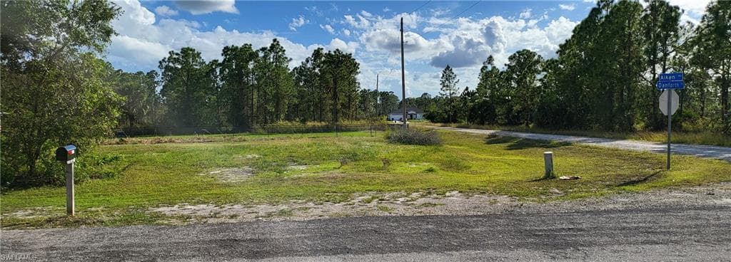 813 Aiken AVE LEHIGH ACRES, FL 33974