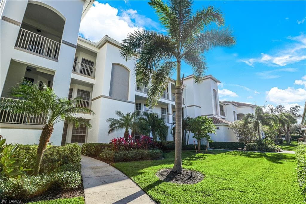 8285 Danbury BLVD 203 NAPLES, FL 34120