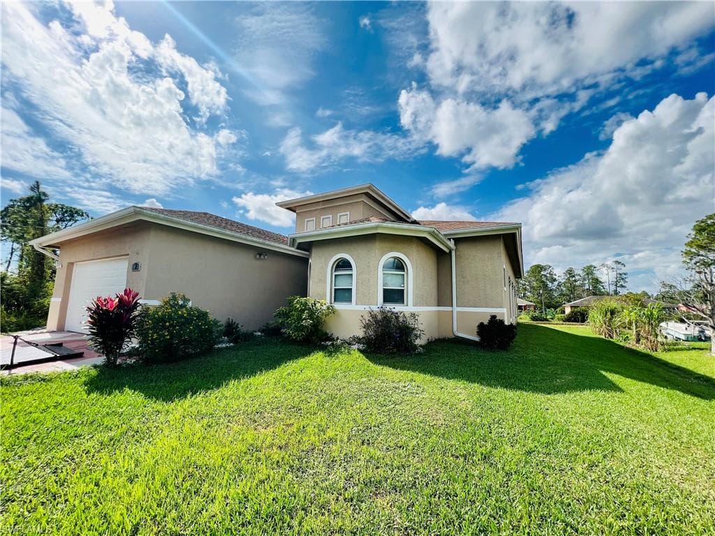 1061 Albert AVE LEHIGH ACRES, FL 33971