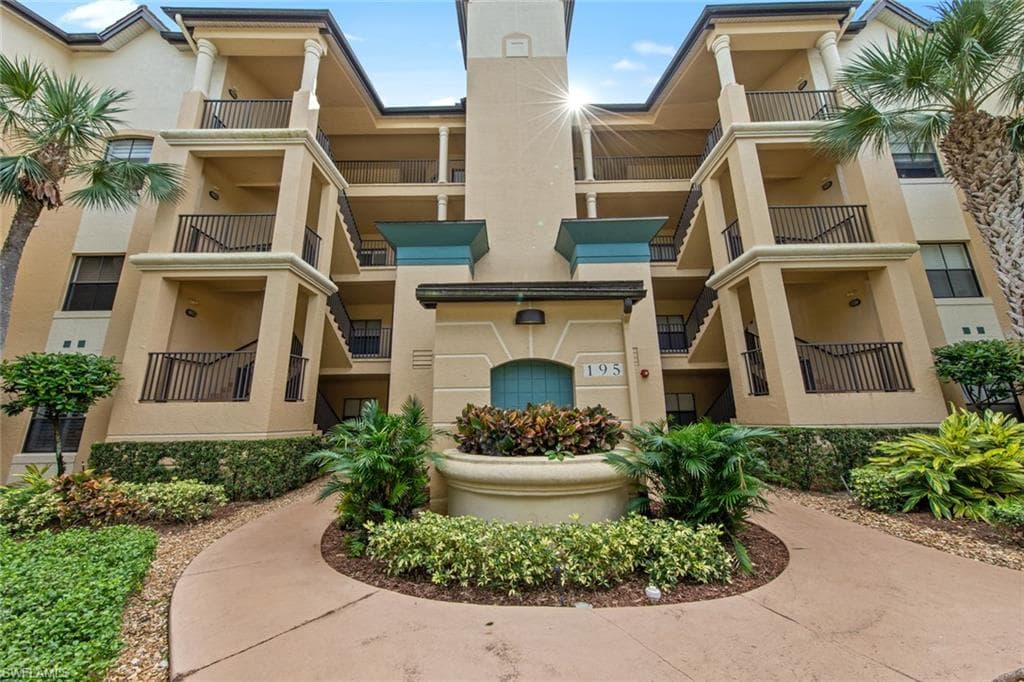 195 Vintage CIR E403 NAPLES, FL 34119