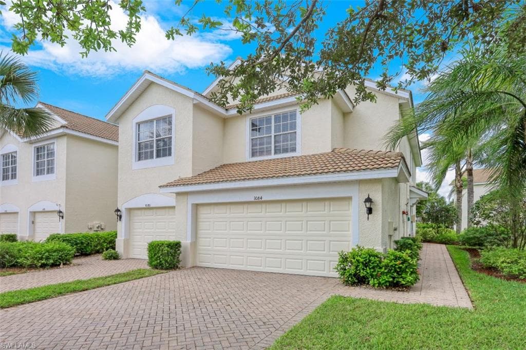 1084 Hampton CIR NAPLES, FL 34105