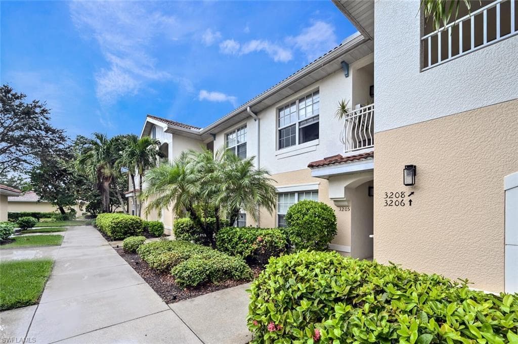 3025 Driftwood WAY 3205 NAPLES, FL 34109