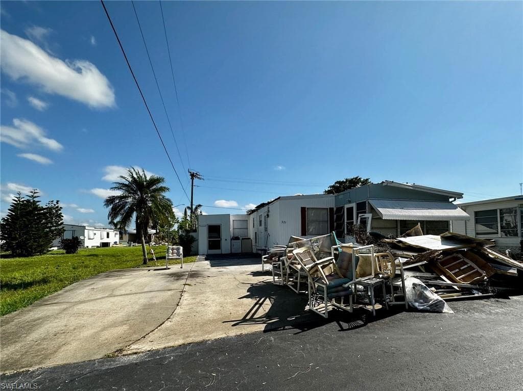 721 Leisure LN NORTH FORT MYERS, FL 33917