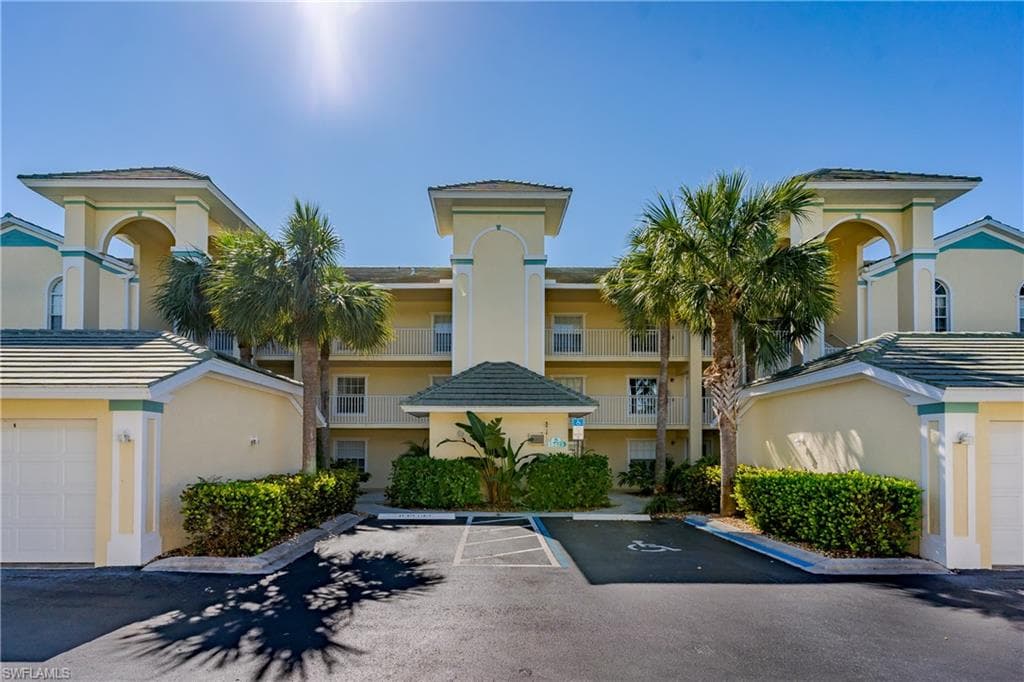 15475 Cedarwood LN 204 NAPLES, FL 34110