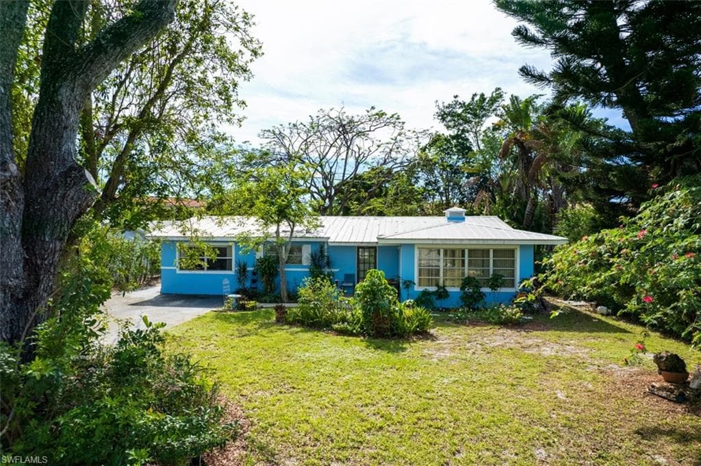 1054 Wisconsin DR NAPLES, FL 34103
