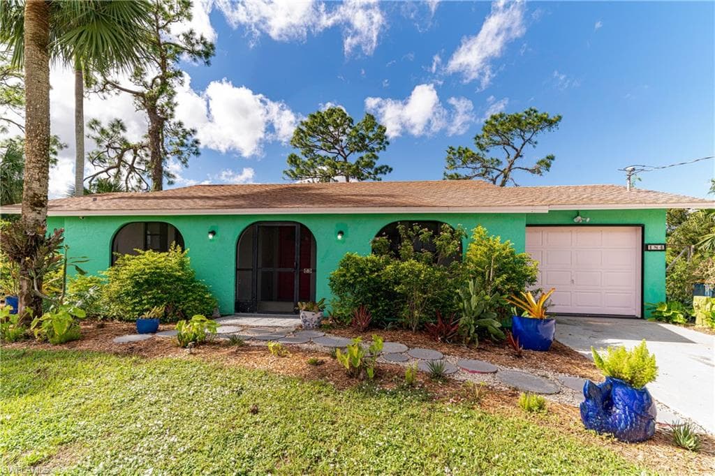 184 Karlow AVE LEHIGH ACRES, FL 33974