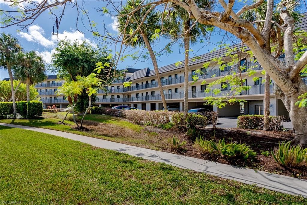 848 Elkcam CIR 311 MARCO ISLAND, FL 34145