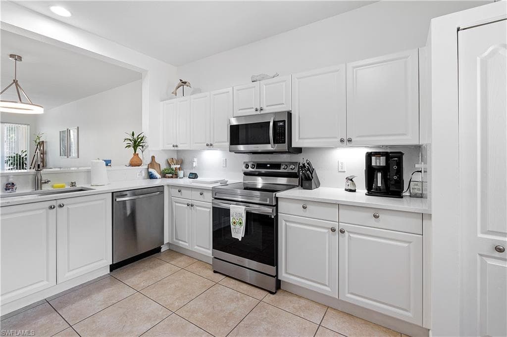 735 Luisa LN 819-1 NAPLES, FL 34104