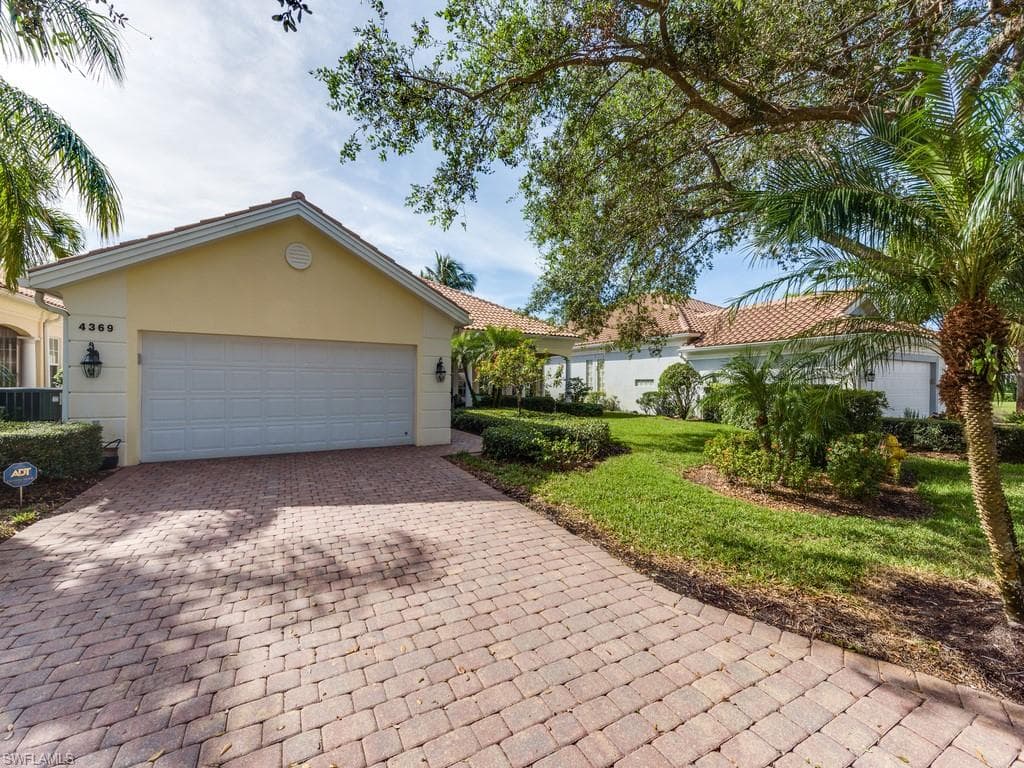 4369 Queen Elizabeth WAY NAPLES, FL 34119