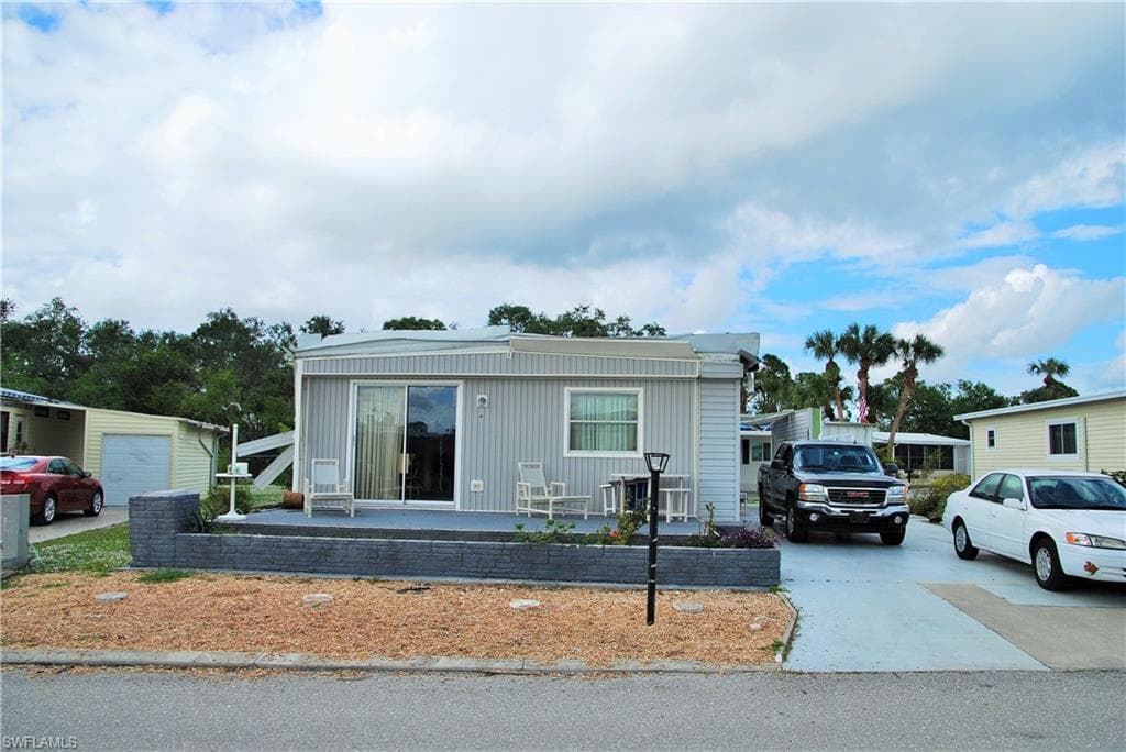 372 Nicklaus BLVD NORTH FORT MYERS, FL 33903