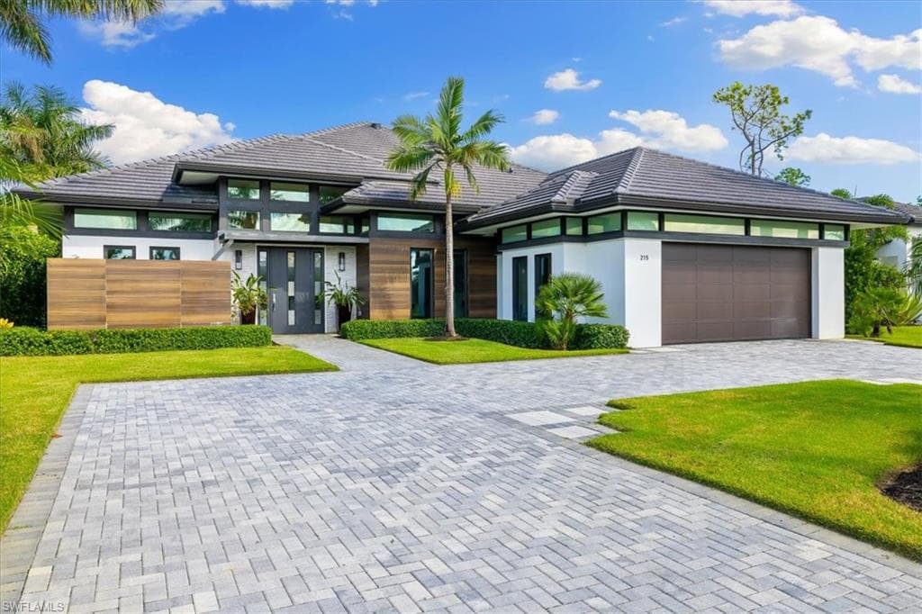 215 Legacy CT NAPLES, FL 34110