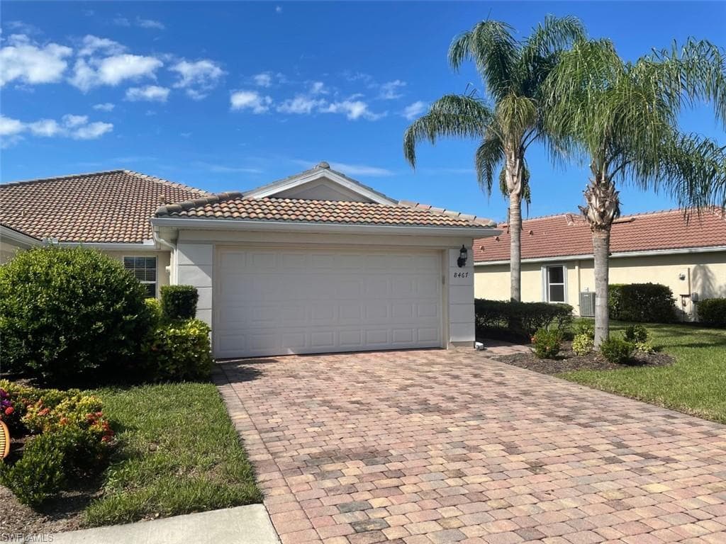 8467 Karina CT NAPLES, FL 34114