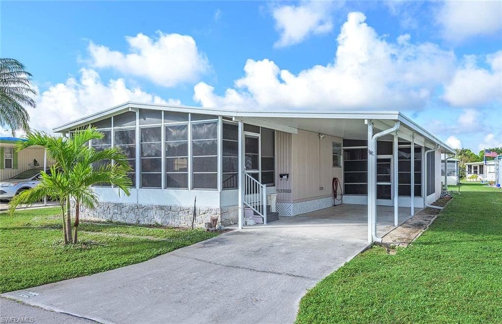 110 Poinsettia DR FORT MYERS, FL 33905