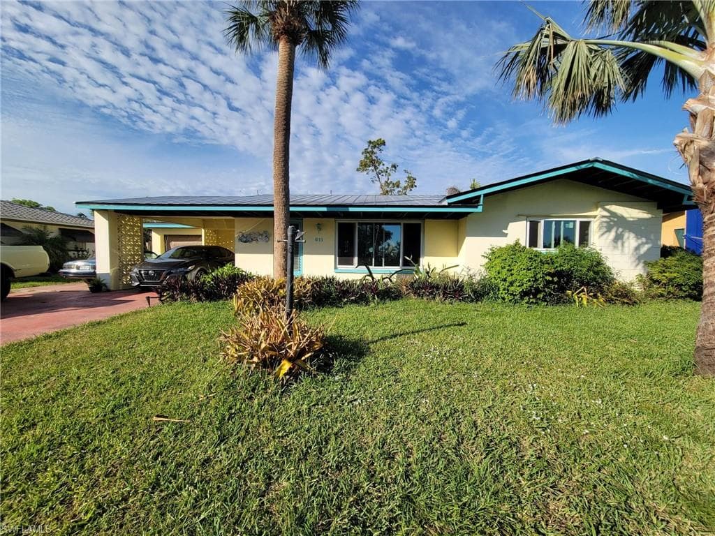 611 Monterey AVE CAPE CORAL, FL 33904