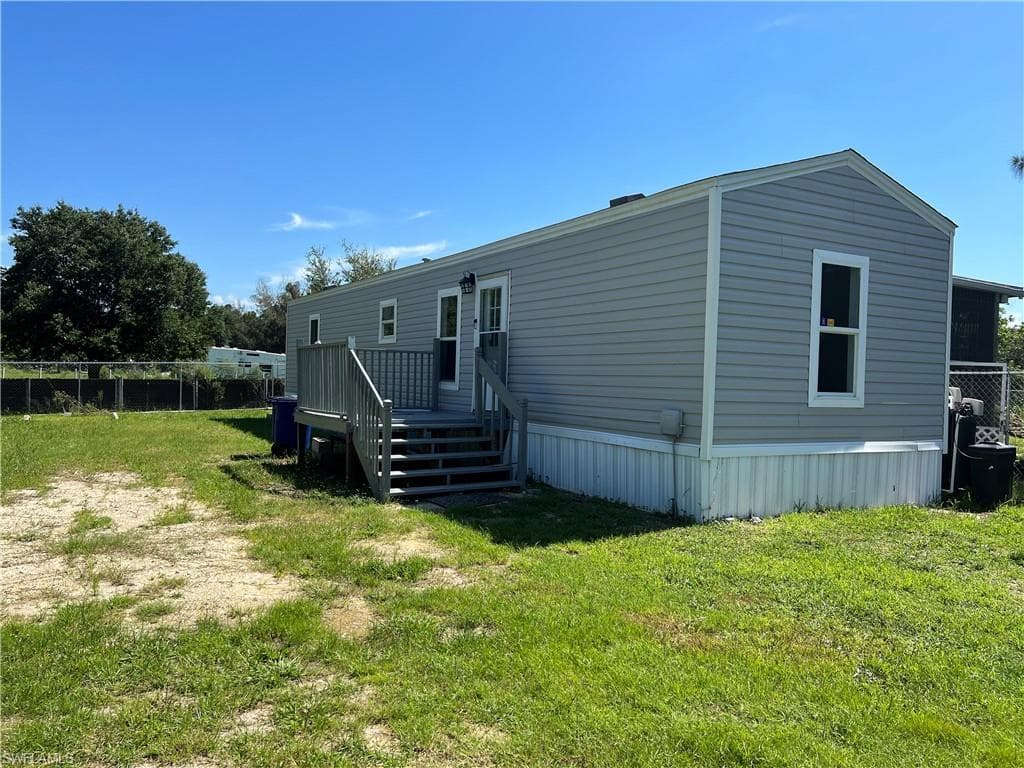 8221 Scarecrow RD NORTH FORT MYERS, FL 33917