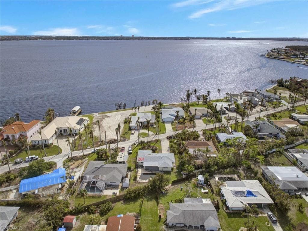 261 Bayshore DR CAPE CORAL, FL 33904
