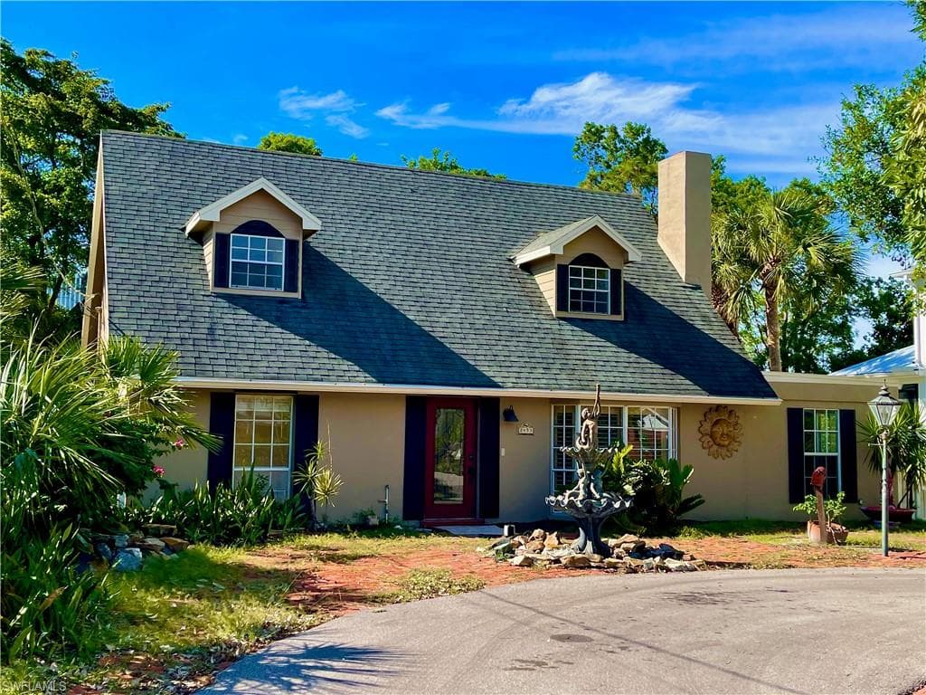2453 10th ST N NAPLES, FL 34103