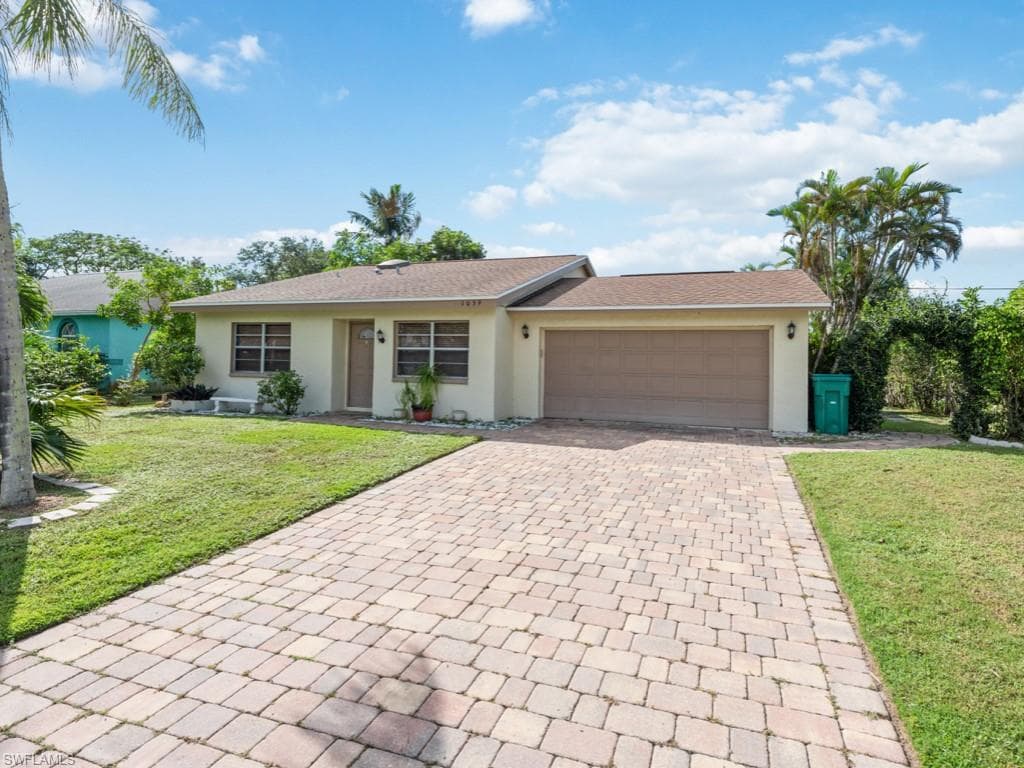 1039 Cardinal ST NAPLES, FL 34104