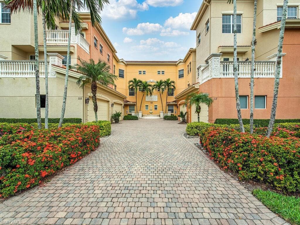 518 Avellino Isles CIR 4202 NAPLES, FL 34119