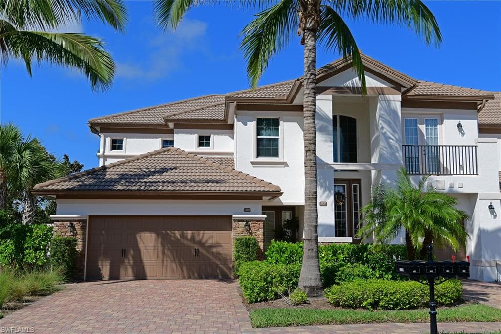 8060 Players Cove DR 101 NAPLES, FL 34113