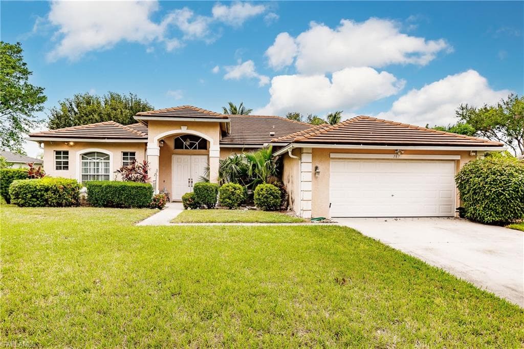 787 Waterloo CT NAPLES, FL 34120