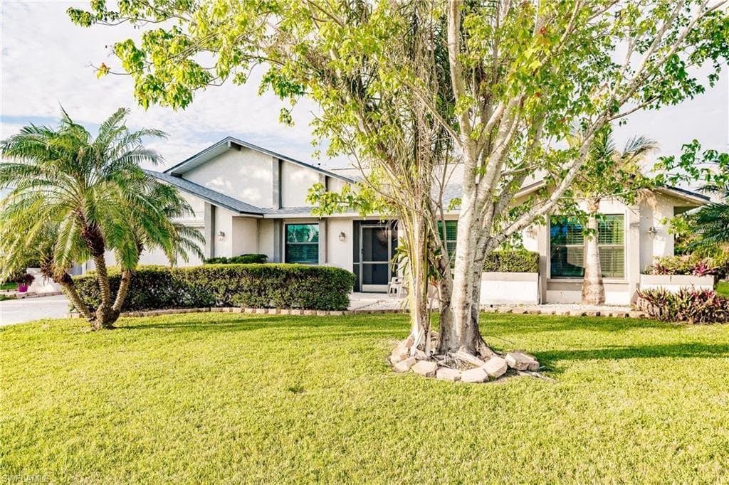 601 SE 35th TER CAPE CORAL, FL 33904