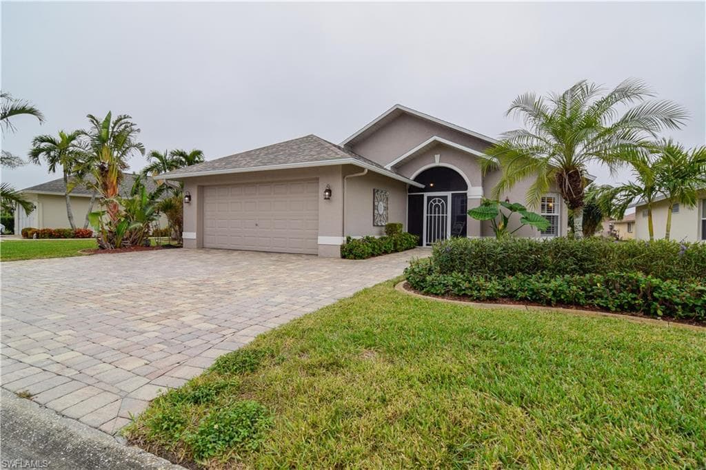 9423 Palm Island CIR NORTH FORT MYERS, FL 33903