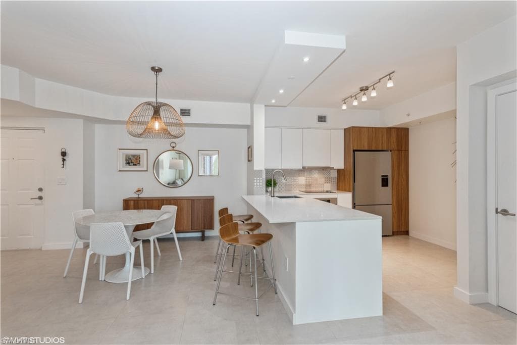 17100 BAY RD 1616 SUNNY ISLES BEACH, FL 33160