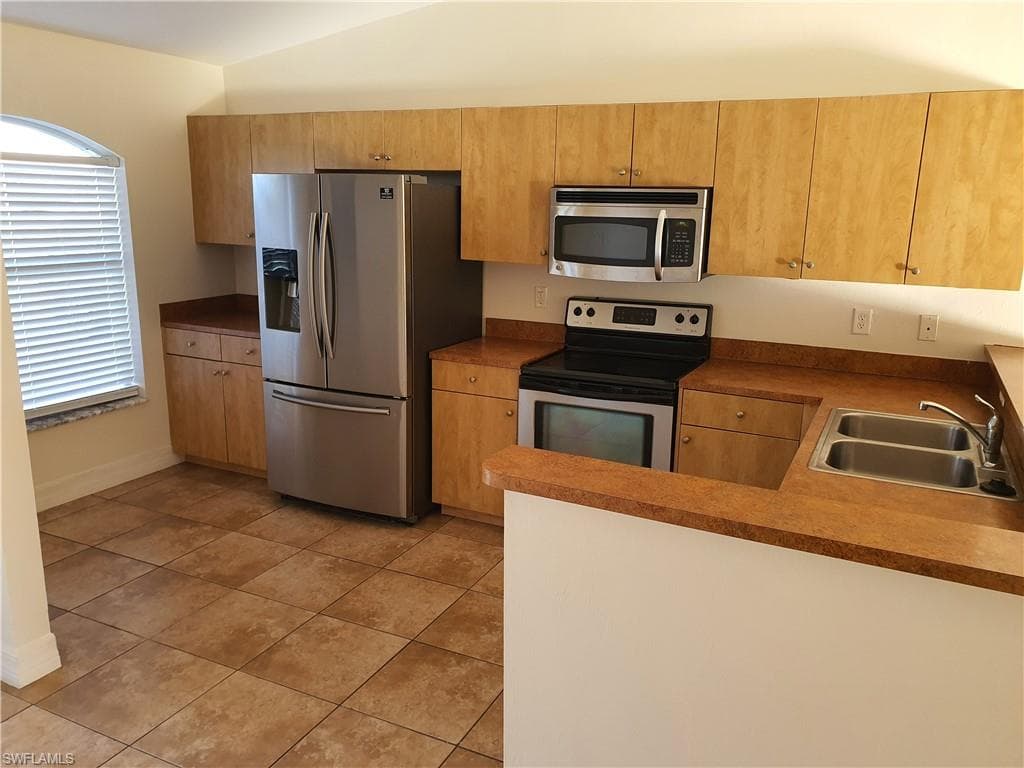 3625 SW Santa Barbara PL 4 CAPE CORAL, FL 33914