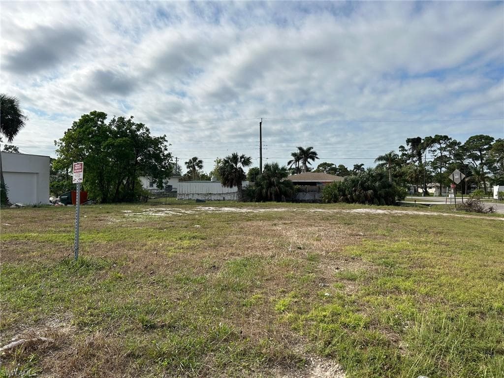 2201 Spruce ST NAPLES, FL 34112