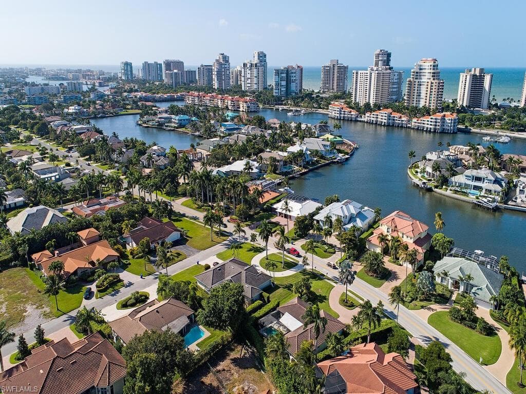 4406 Crayton RD NAPLES, FL 34103