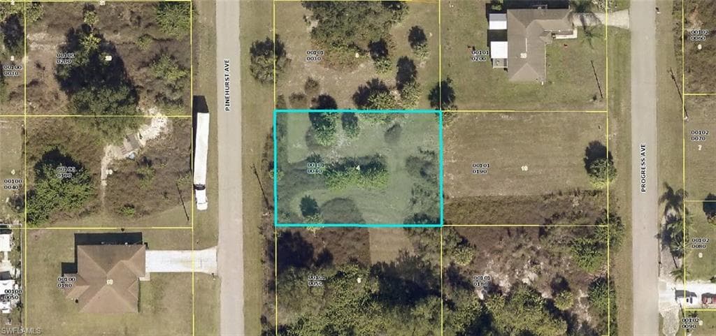 421 Pinehurst AVE LEHIGH ACRES, FL 33974
