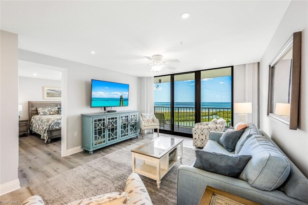 440 Seaview CT 1502 MARCO ISLAND, FL 34145