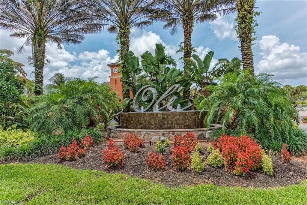 8985 Cambria CIR 2106 NAPLES, FL 34113